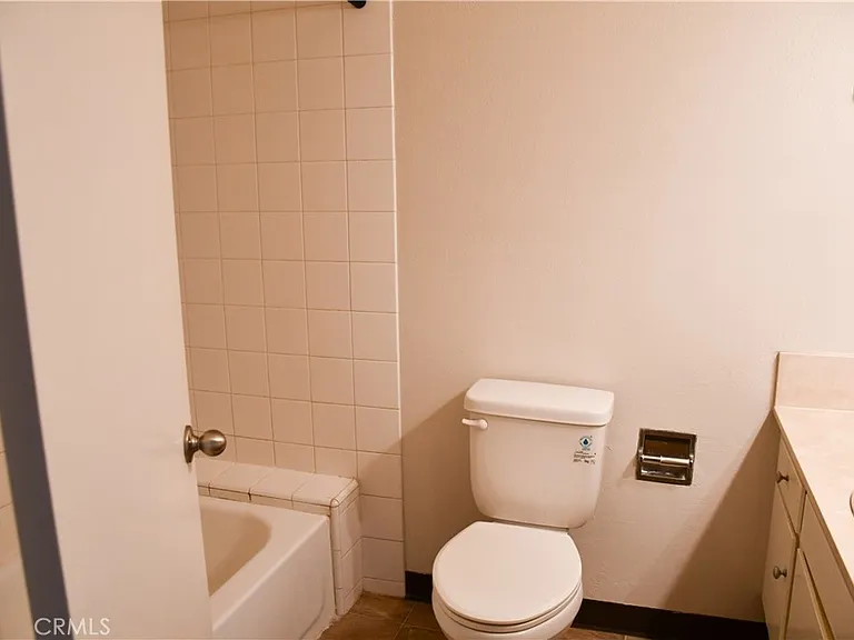 522 E Collins Ave — Photo 37