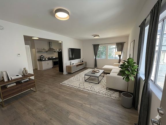 2nd image of 959 3/4 N Vendome St #959-G