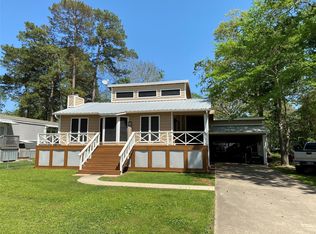 215 Commanche Dr, Onalaska, TX 77360