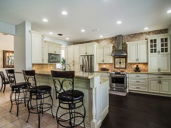 3rd image of 1338 Camellia Ln