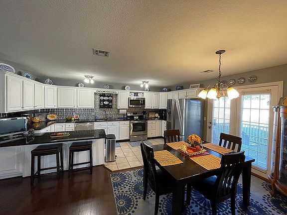 Kitchen&Dinning Area