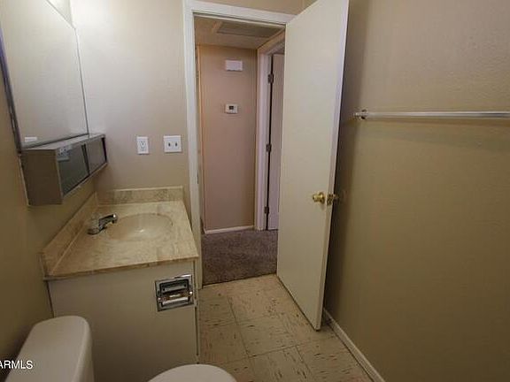 3rd image of 1002 N Pueblo Dr