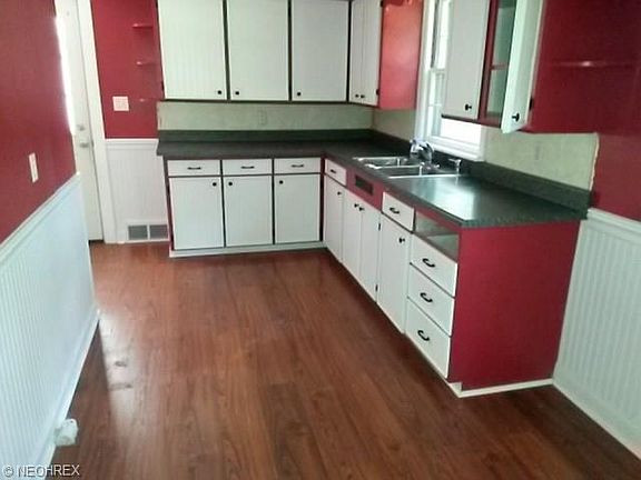 5th image of 495 Stewart Ave