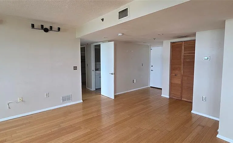 701 S Madison Ave #407 — Photo 24