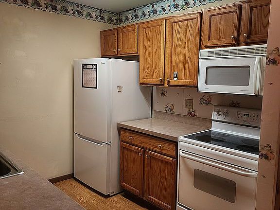 5th image of 15378 Sprucevale Rd #A