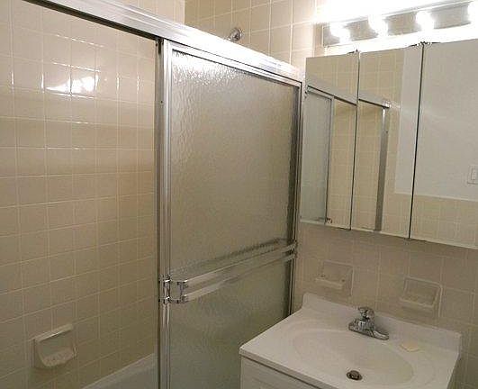 2nd image of 24530 Grand Central Pkwy APT 3F