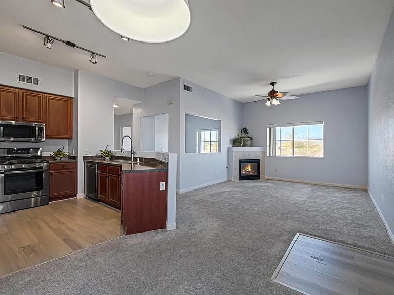 10245 S Maryland Pkwy #225 — Photo 11