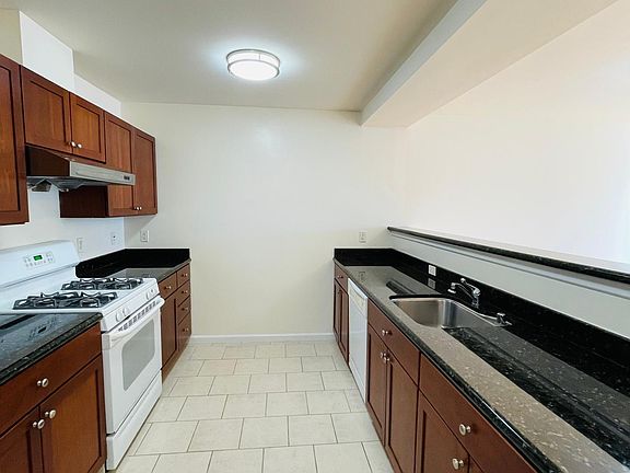 5th image of 1798 39th Ave APT 203