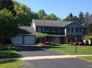 1804 Norfolk Dr, Stevensville, MI 49127