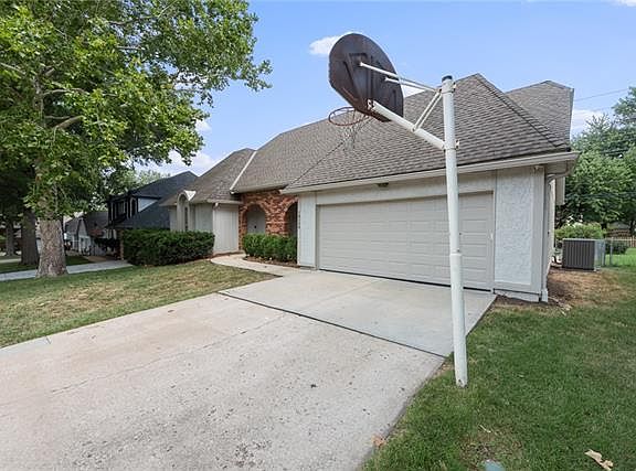 4th image of 10139 Wedd St