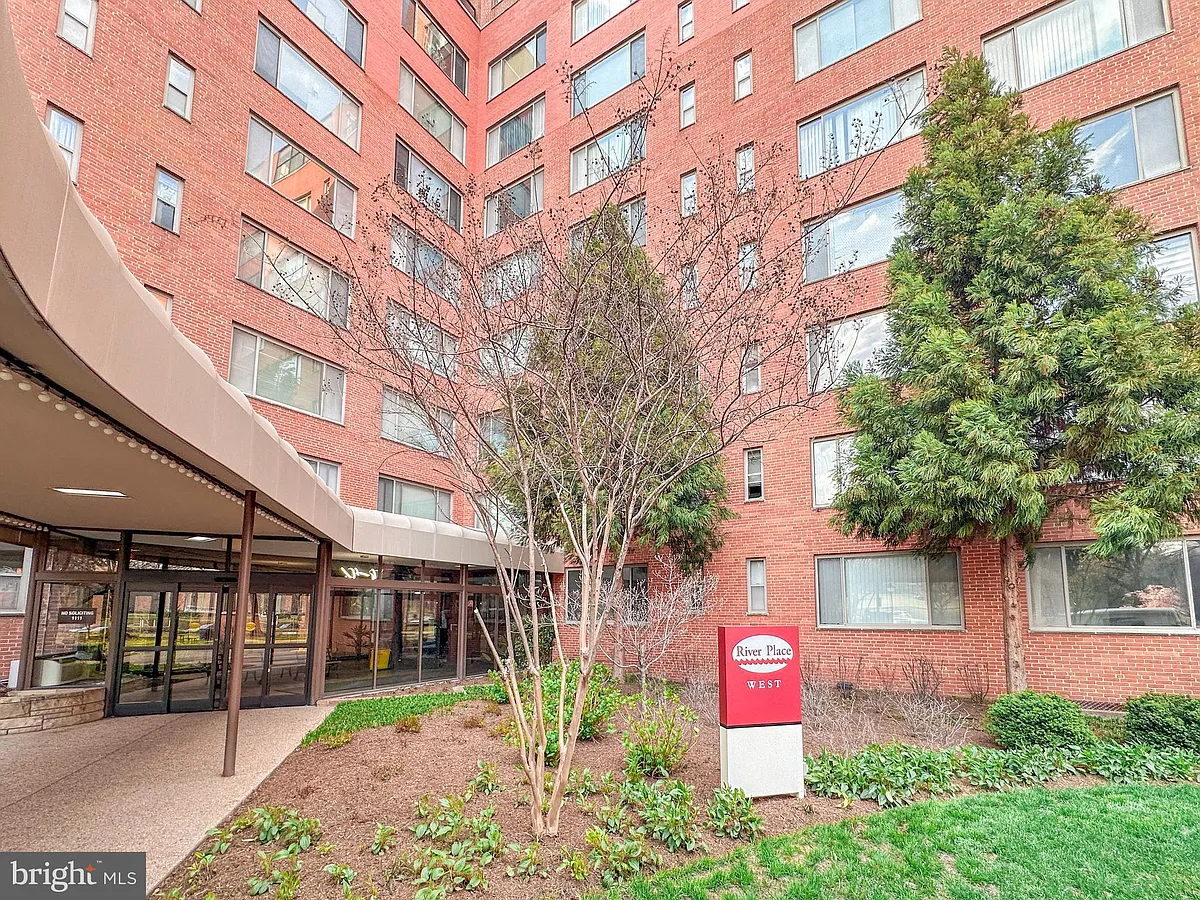 Building Photo - 1111 Arlington Blvd #615