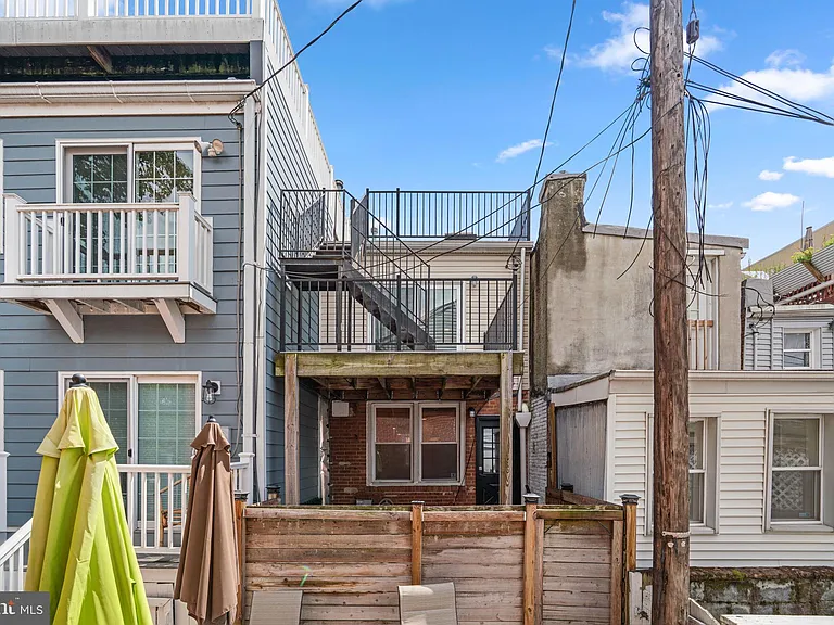 112 E Randall St — Photo 44