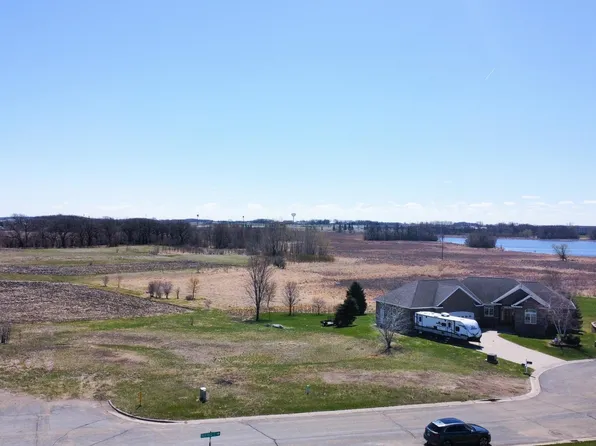 1738 Tiger Ridge Ct, Albert Lea, MN 56007