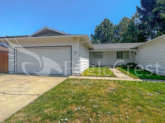 2nd image of 232 NE Cedar Ave #B