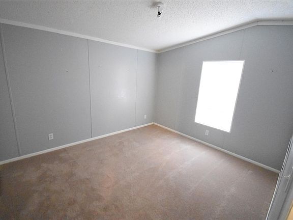 3rd image of 2 Lake View Ln