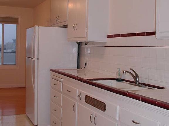 5th image of 81 Manzanita Ave