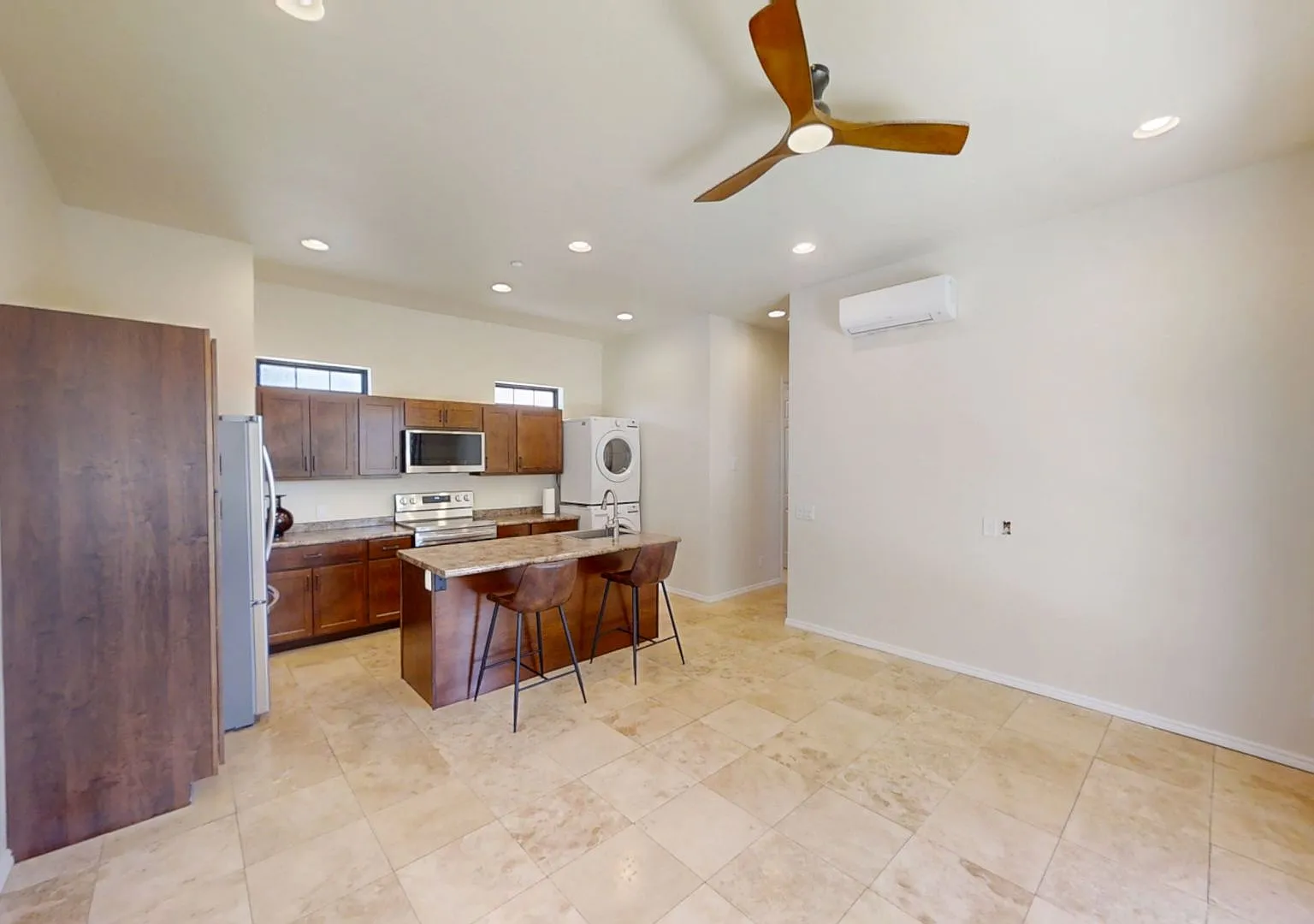 Beautiful View in the Oak Hills Estates - 2 bed 2 bath — Photo 3