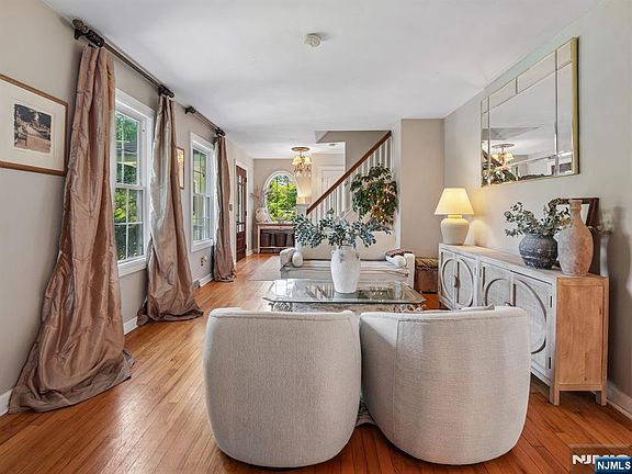 5th image of 233 Park Ave