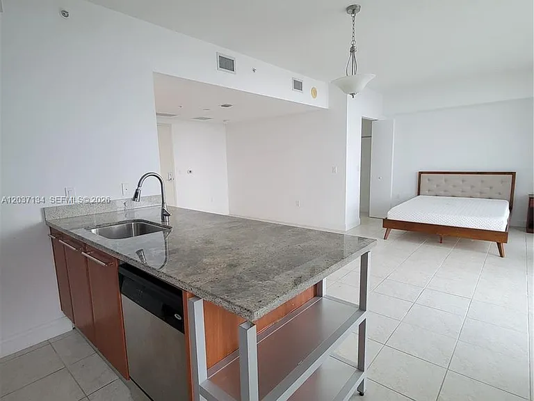 185 SW 7th St #3500 — Photo 10