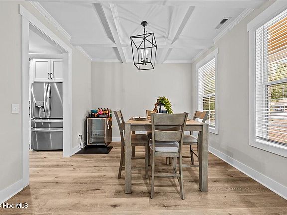 4th image of 105 Tamarisk Lane