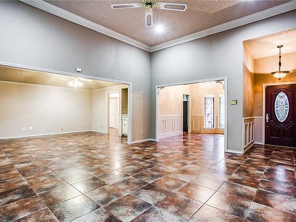 3rd image of 3325 Greenview Dr