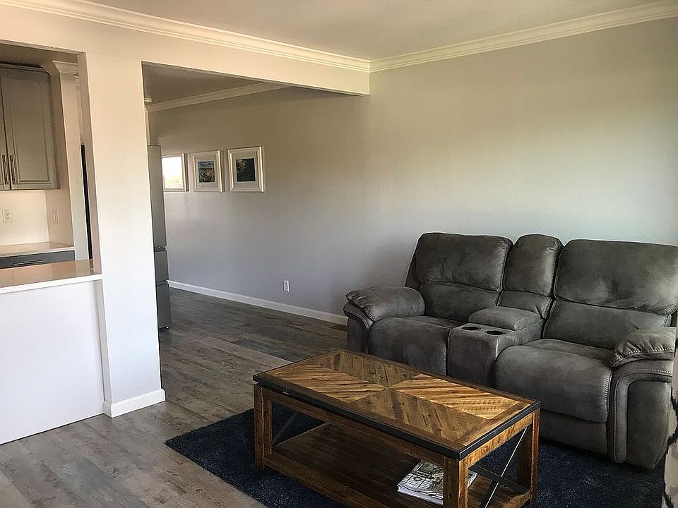 1st image of 615 Vine St Unit 11
