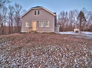 207 Arnolds Rd, Greenfield, PA 18433