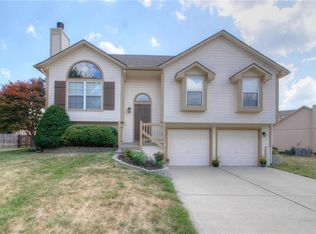 11015 N Farley Ave, Kansas City, MO 64157