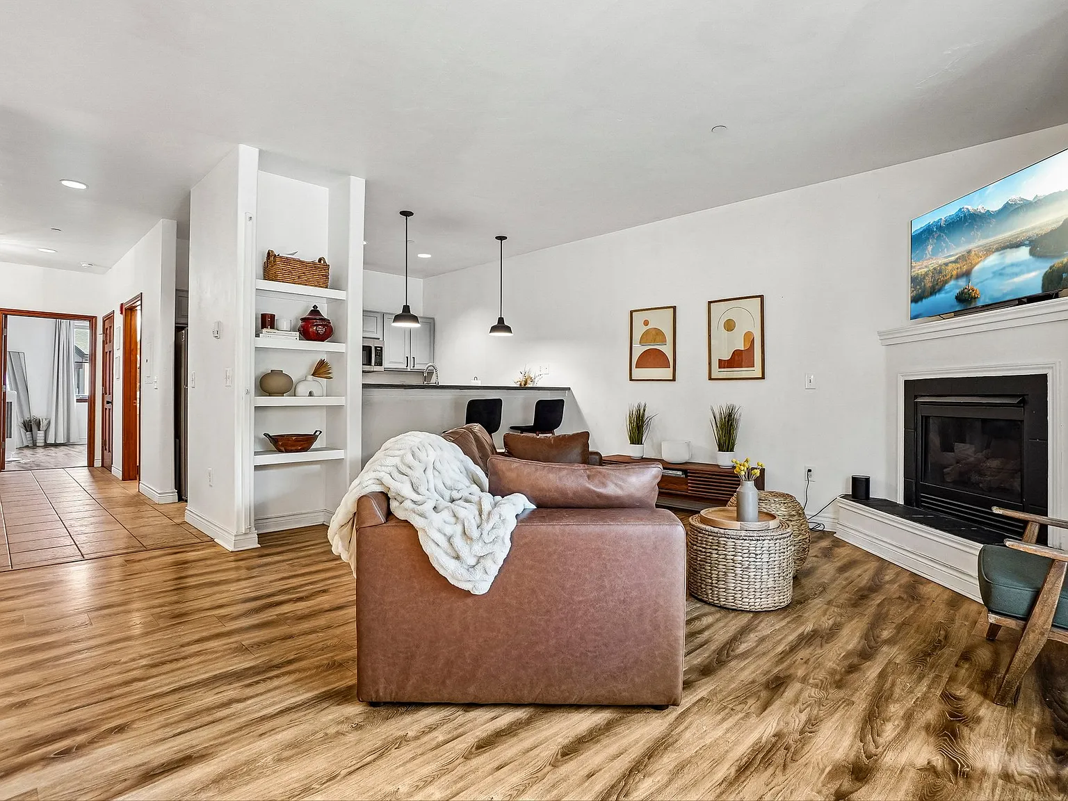 1 bed, 1.5 bath, 864 sqft, $2,800 — Photo 2