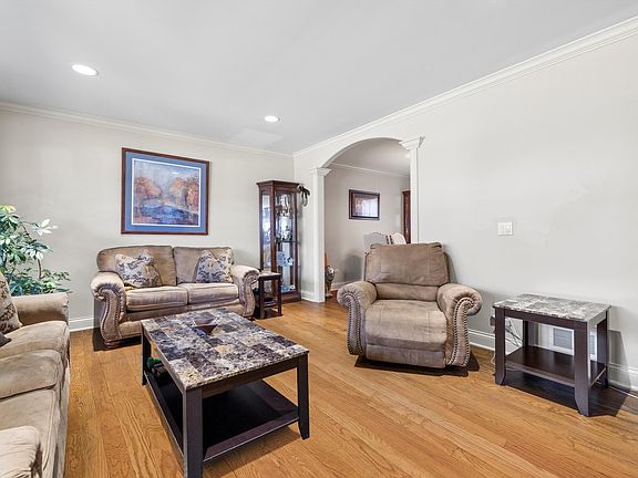 3rd image of 913 French Dr