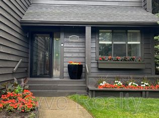 31900 Arthur Rd, Solon, OH 44139