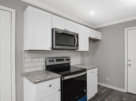 5th image of 324 Mary St
