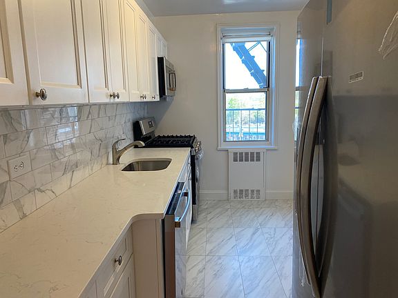 4th image of 5600-5650 Netherland Ave #2D