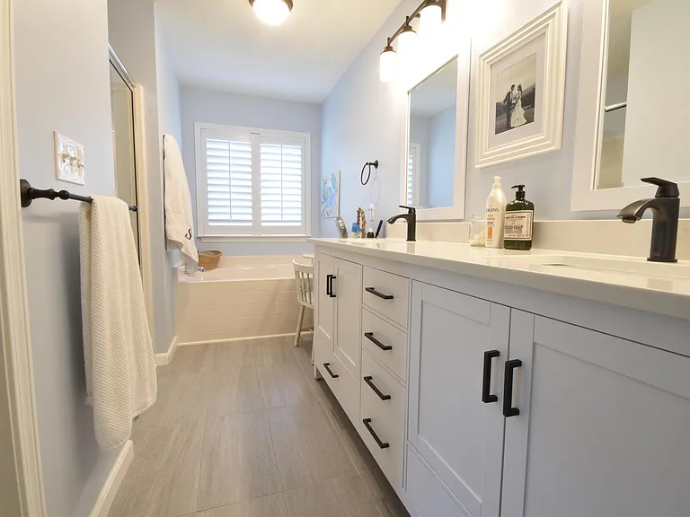 Master Bath with separate Tub & Shower