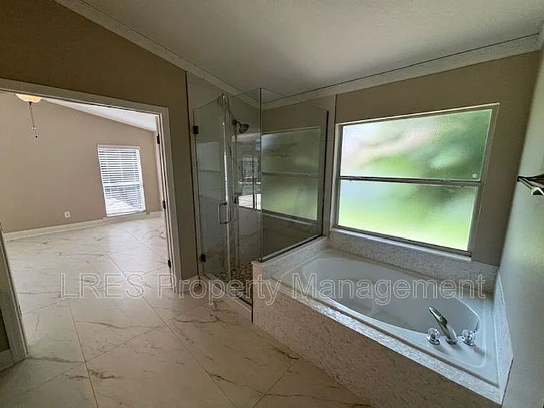 1028 Kerwood Cir — Photo 23