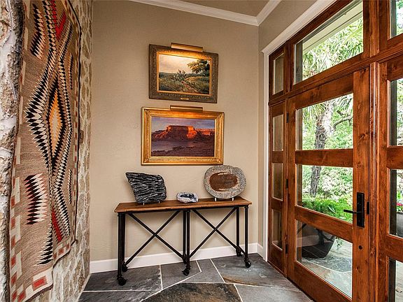 4th image of 5867 Royal Crest Dr