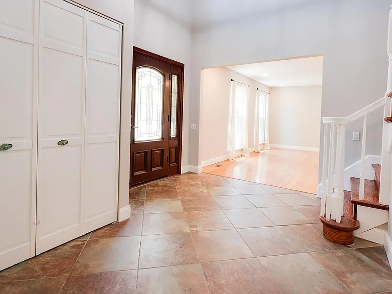 327 Royal Village Dr — Photo 5
