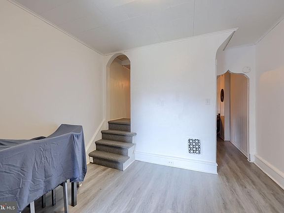 5th image of 814 Master St