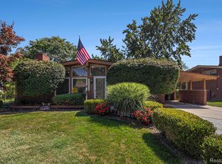 29662 Westbrook Pkwy, Southfield, MI 48076
