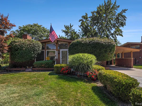 29662 Westbrook Pkwy, Southfield, MI 48076