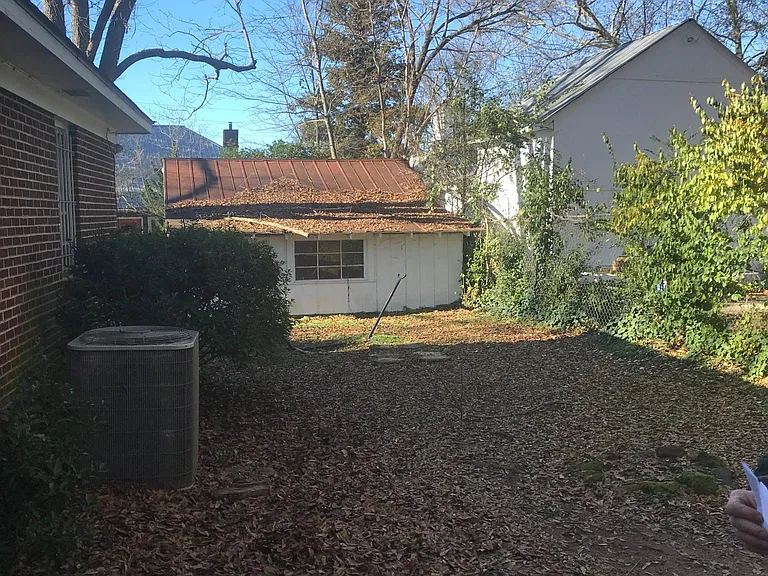 1365 E Broad St — Photo 3
