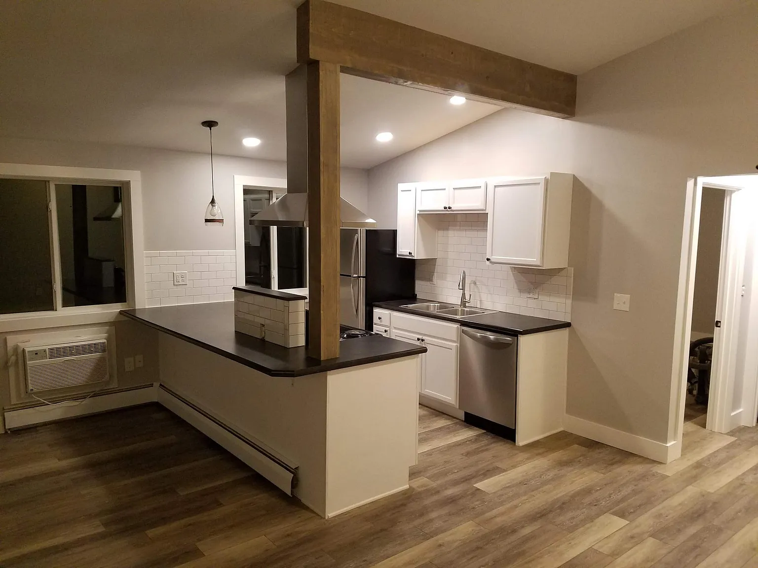 220 Main St — Photo 2