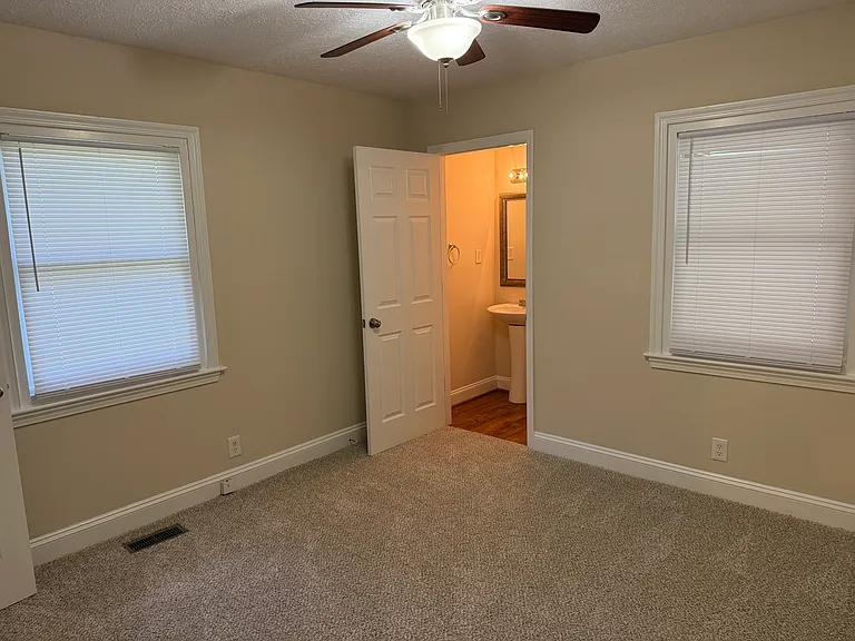 142 Hubert Dr — Photo 8