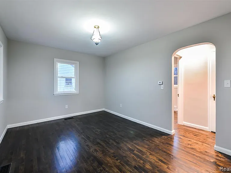 2726 Fernwood Ave — Photo 4