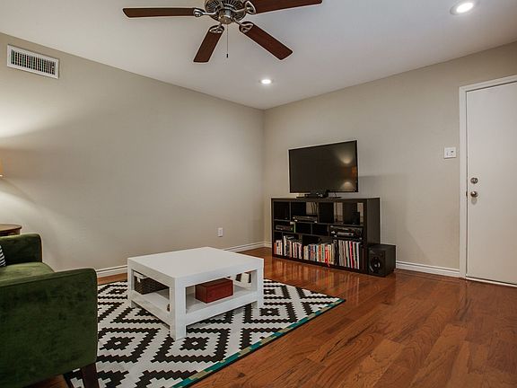 3rd image of 5856 Sandhurst Ln #C