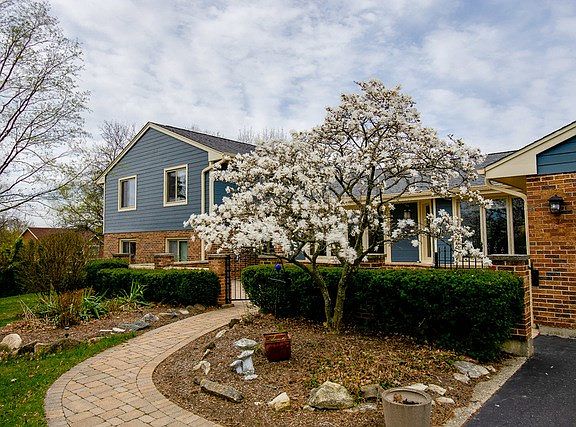 3rd image of 11 Piper Ln