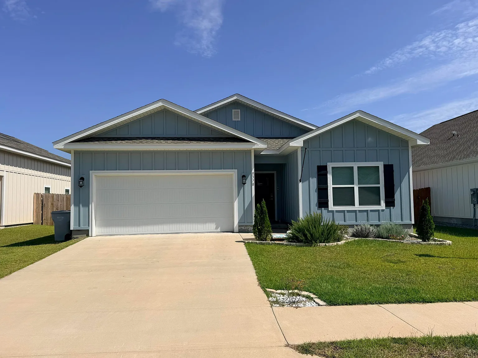 4 bed, 3.0 bath, 1908 sqft, $2,400 — Photo 1