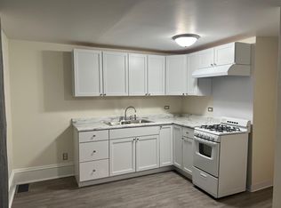 401 W Jackson St APT 7, Woodstock, IL 60098