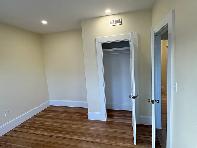 35 George St #2 — Photo 37
