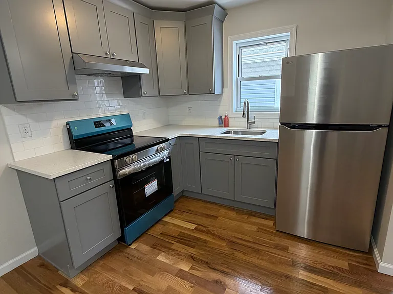 28 Bush Ave #2 — Photo 2